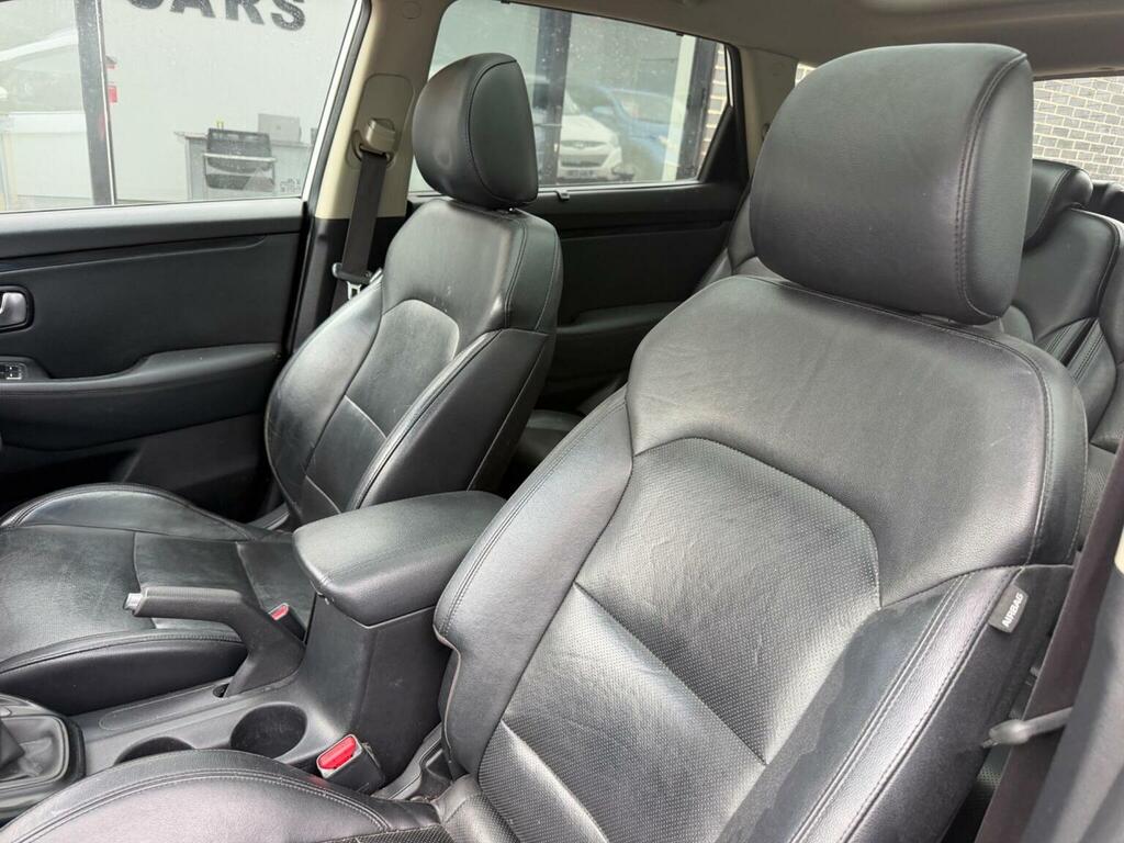 Kia Carens 2 White #18