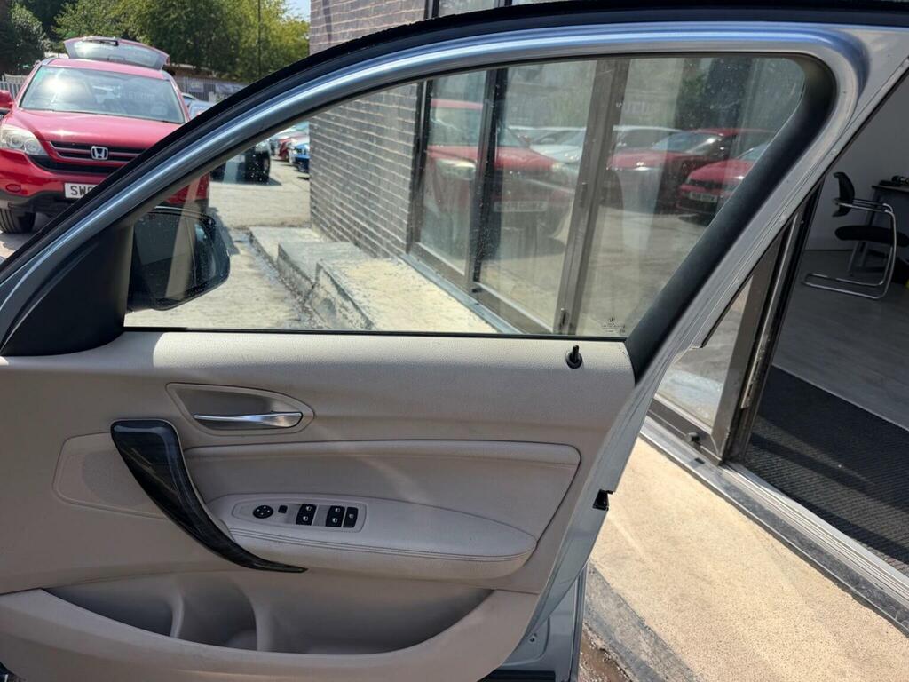 BMW 1 Series Hatchback 2.0 Black #9
