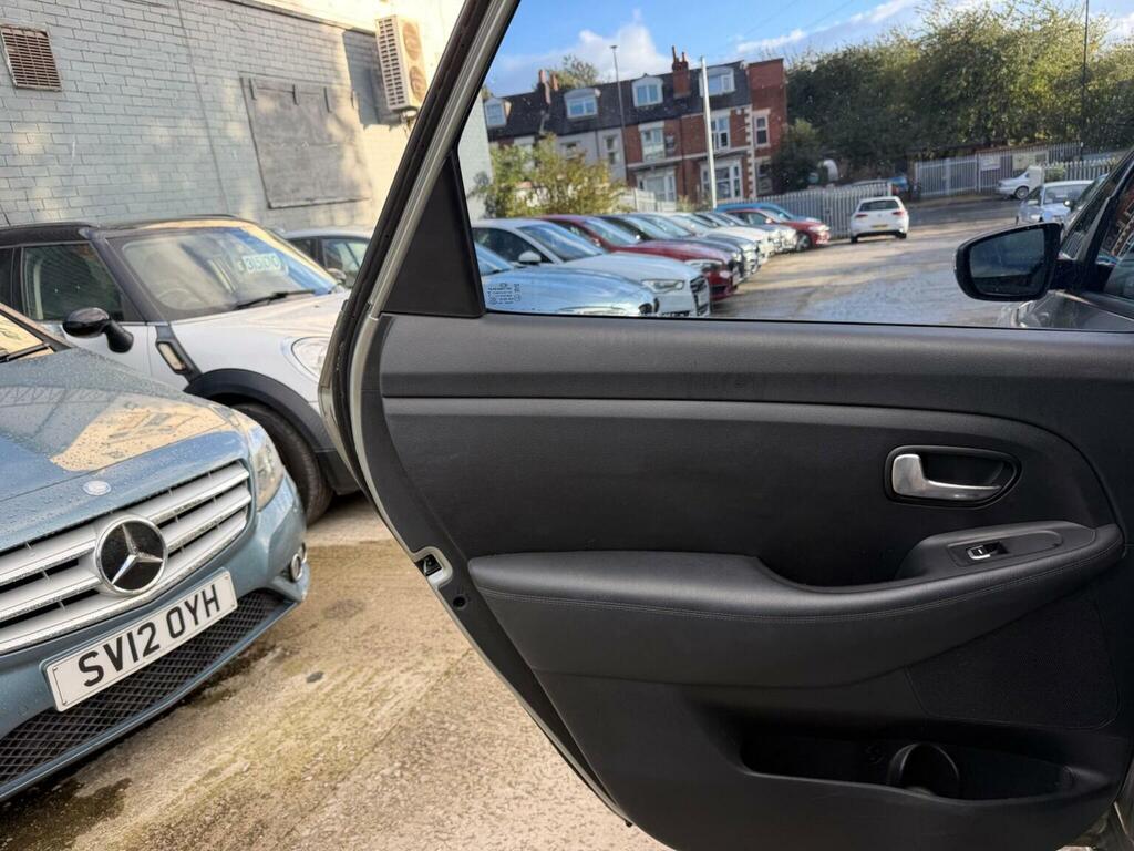 Kia Carens 1.7L 3 Silver #24