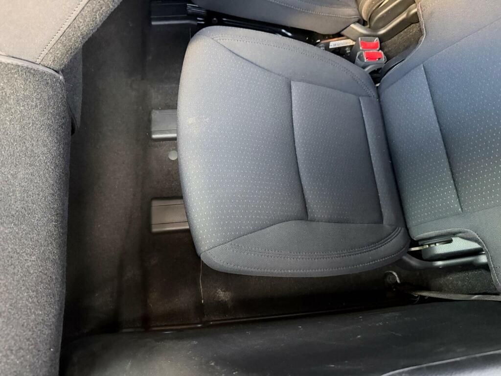 Kia Carens 1.7L 3 Silver #31