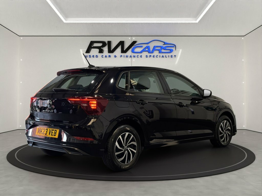 Volkswagen Polo 1L Life Black #4