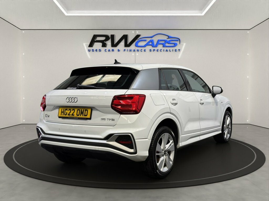 Audi Q2 Suv White #4