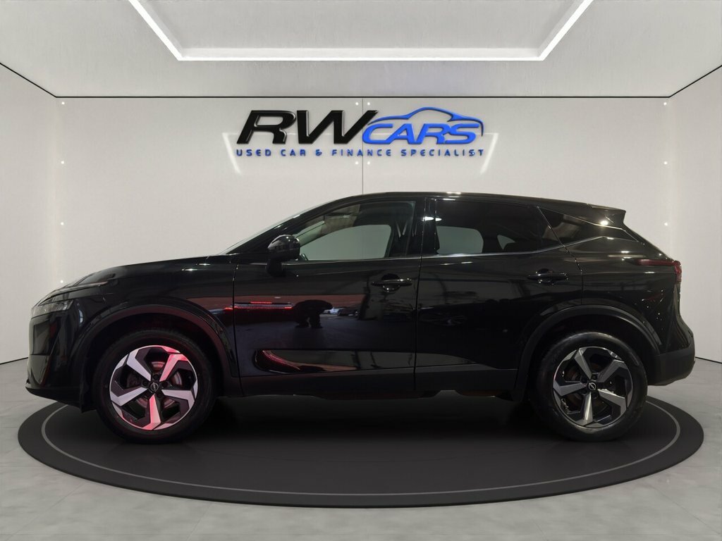 Nissan Qashqai 1.3L N-connecta Black