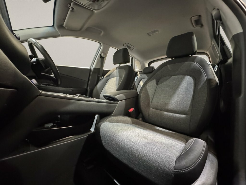 Hyundai Kona Hatchback White #20