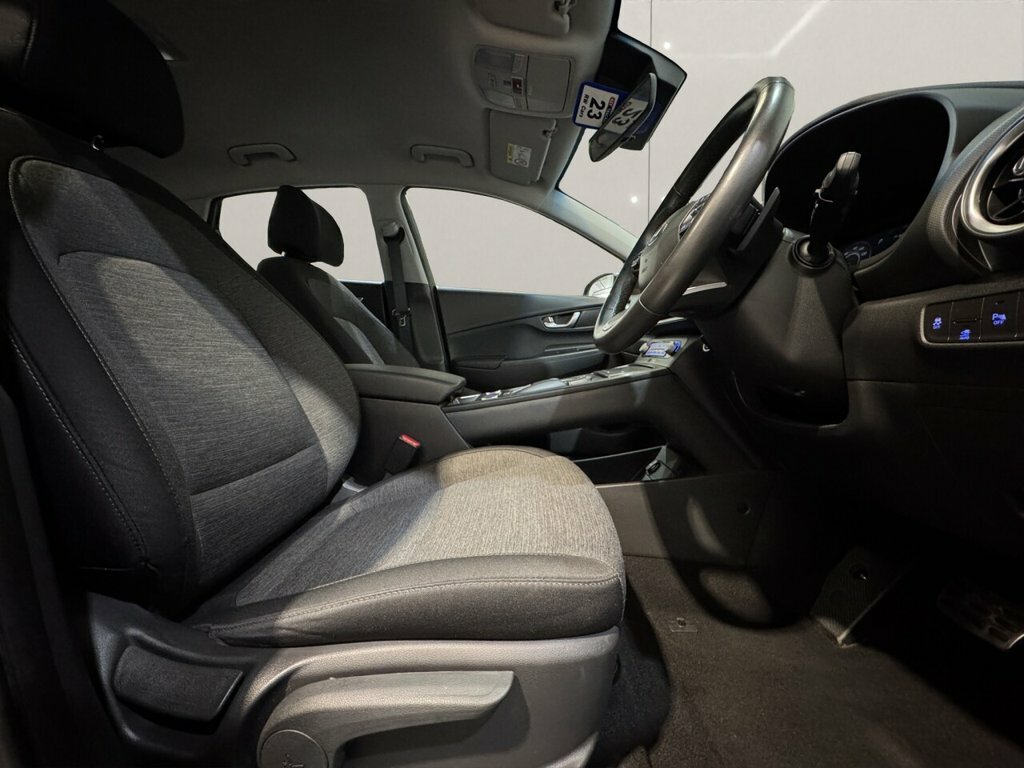 Hyundai Kona Hatchback White #14