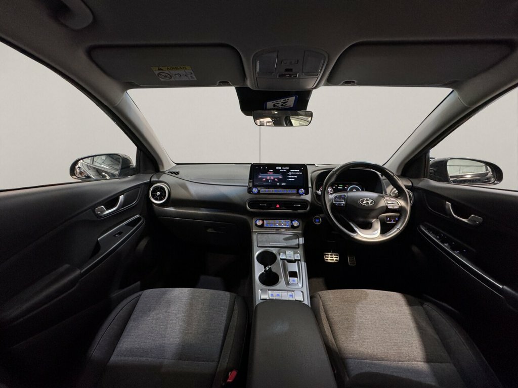 Hyundai Kona Hatchback White #16
