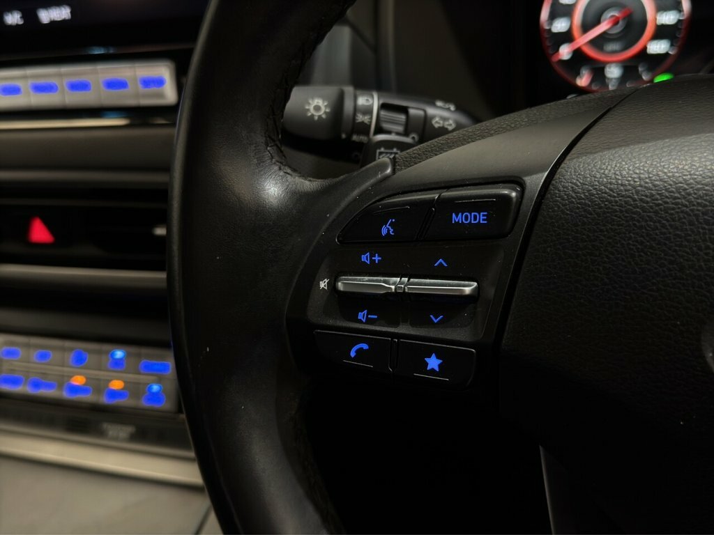 Hyundai Kona Hatchback White #10