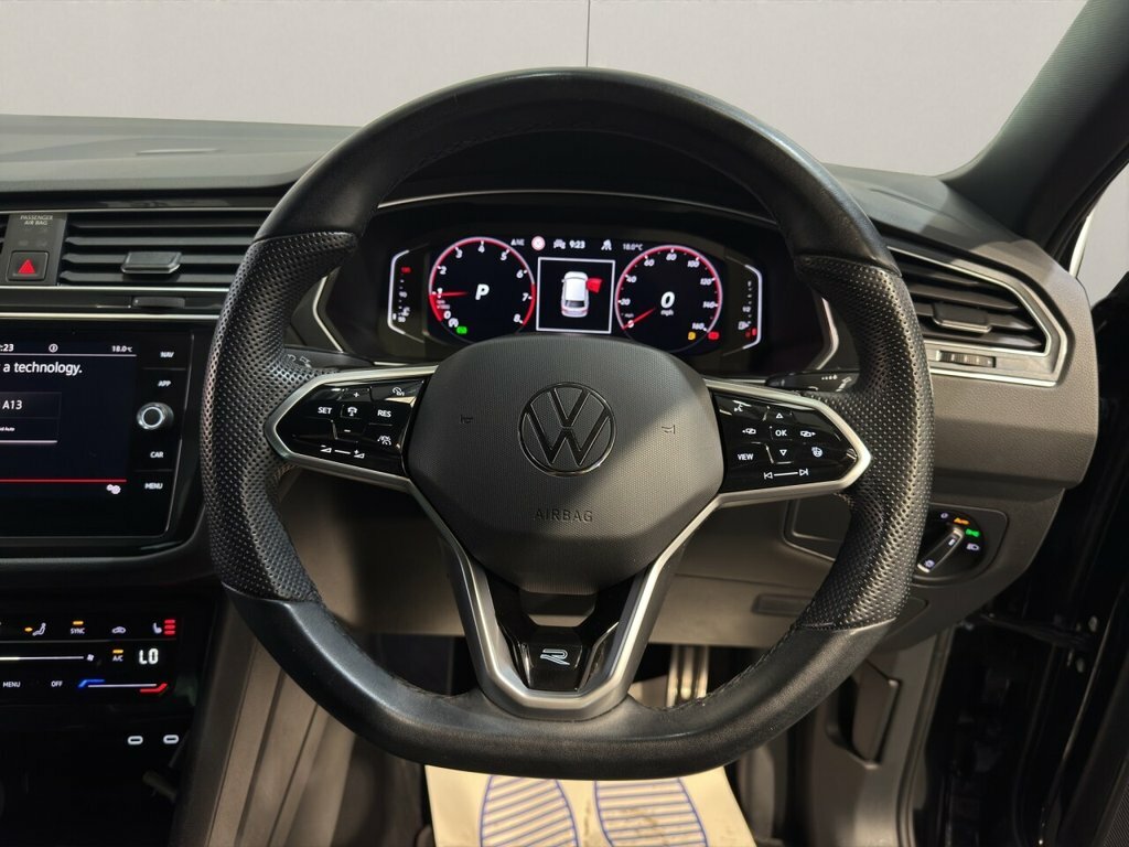 Volkswagen Tiguan Elegance VA23DPO Black #17