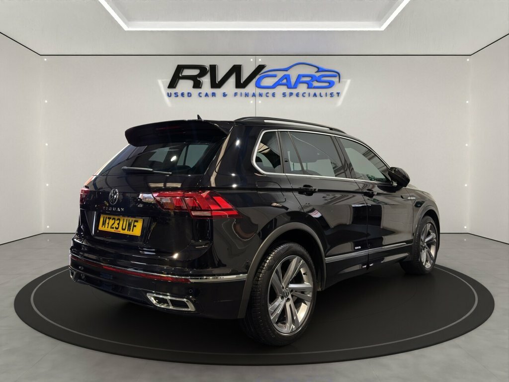 Volkswagen Tiguan Elegance VA23DPO Black #4