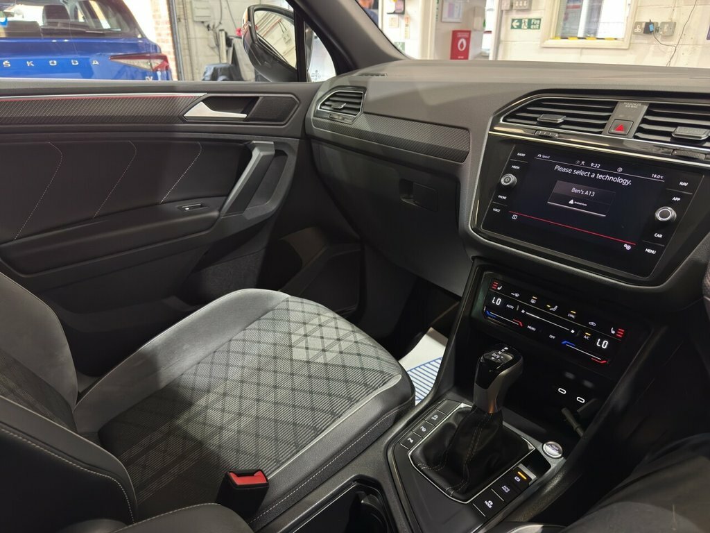 Volkswagen Tiguan Elegance VA23DPO Black #16