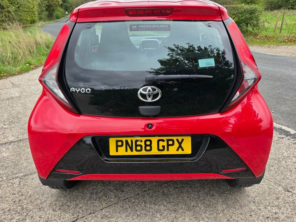 Toyota Aygo 1L X-play Red #6