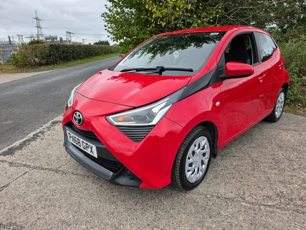 Toyota Aygo 1L X-play Red #4
