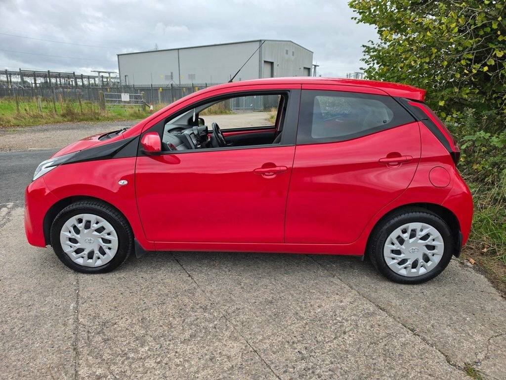 Toyota Aygo 1L X-play Red #5
