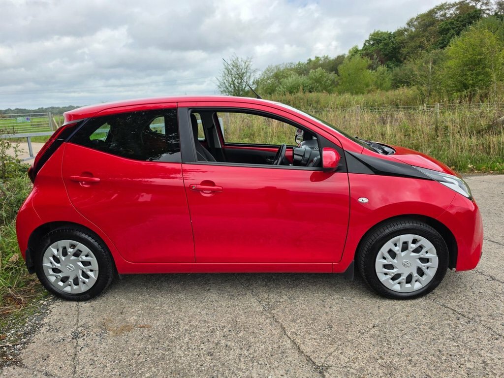 Toyota Aygo 1L X-play Red #3