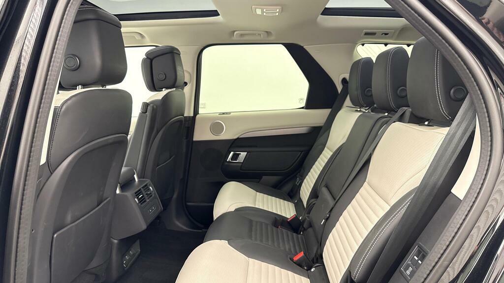 Land Rover Discovery 3 .0 D350 Dynamic Hse Black #4