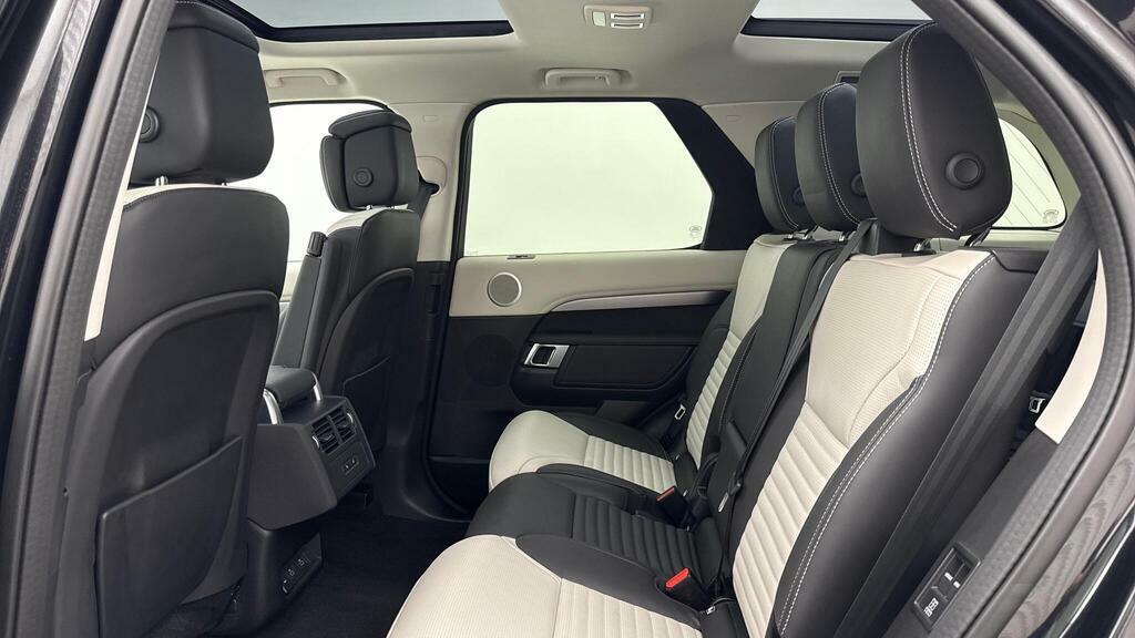 Land Rover Discovery 3 .0 D350 Dynamic Hse Black #4