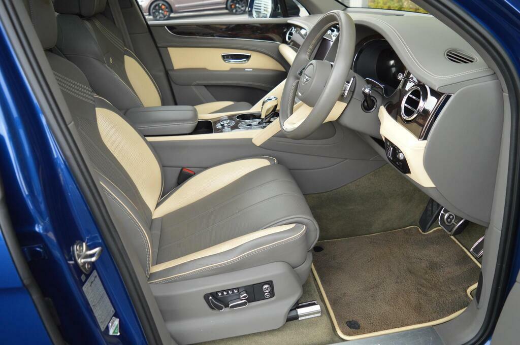 Bentley Bentayga 4.0 V8 Azure Blackline Spec Black #22