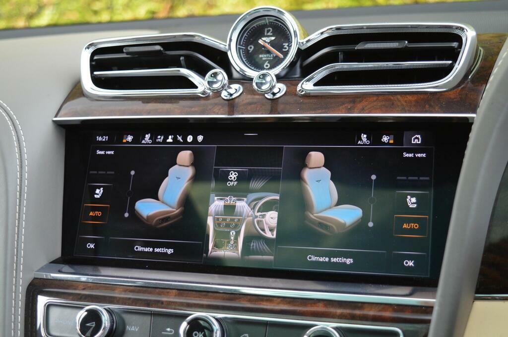 Bentley Bentayga 4.0 V8 Azure Blackline Spec Black #48