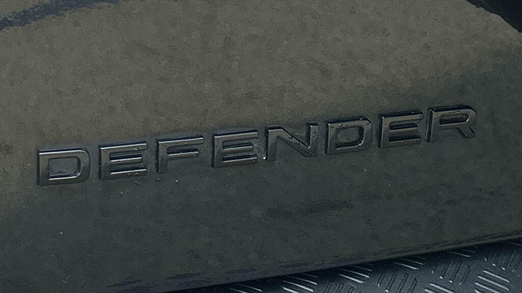 Land Rover Defender 110 X-dynamic Hse Black #26