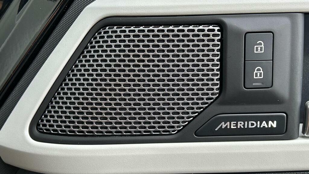 Land Rover Defender 110 X-dynamic Hse Black #24