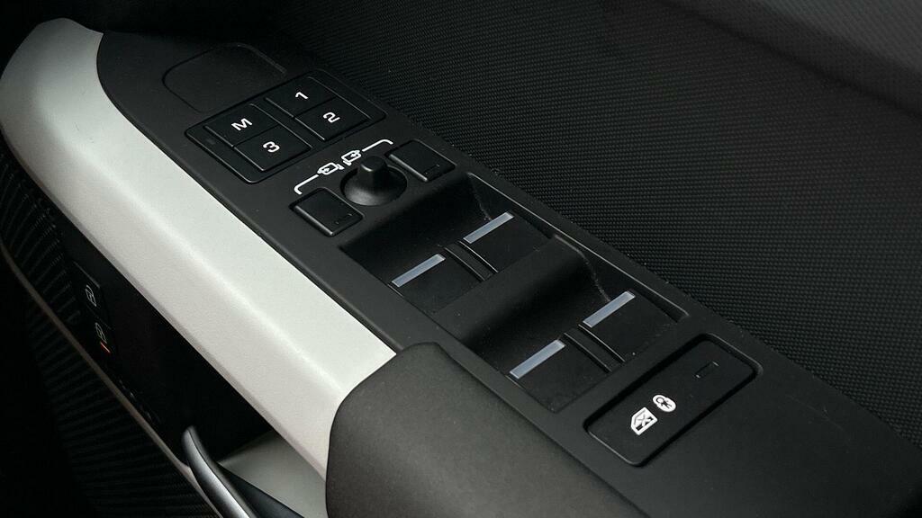 Land Rover Defender 110 X-dynamic Hse Black #25