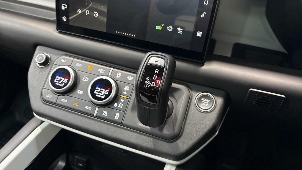 Land Rover Defender 110 X-dynamic Hse Black #13