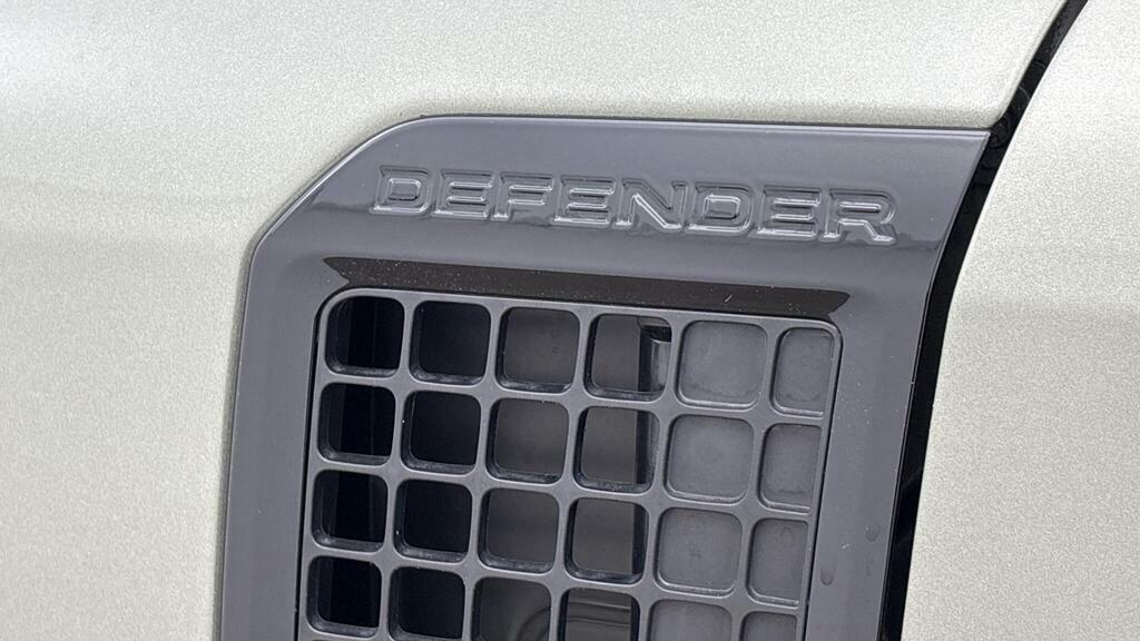 Land Rover Defender 110 X-dynamic Hse Black #20