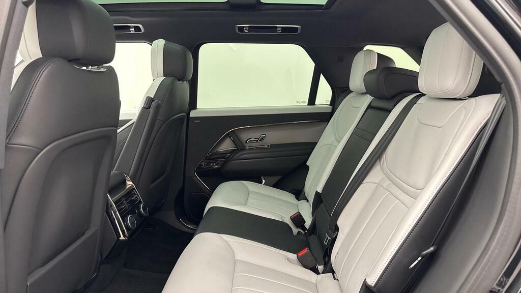 Land Rover Range Rover Sport 3.0 D300 Dynamic Se Black #4