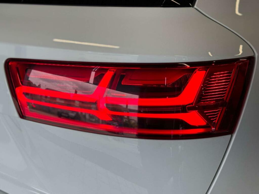 Audi Q7 Estate Silver #19