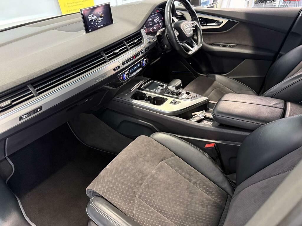 Audi Q7 Estate Silver #23