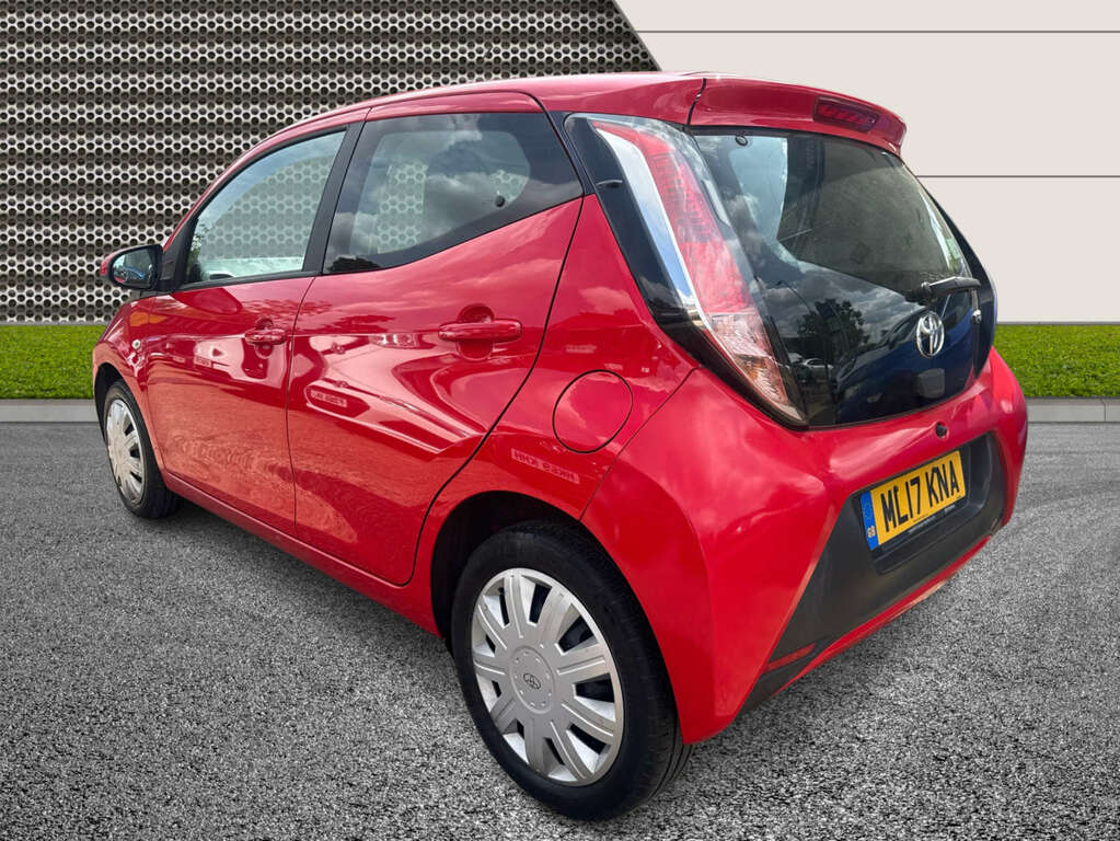 Toyota Aygo X 1.0 Aygo X-play Vvt-i Cvt Red #2