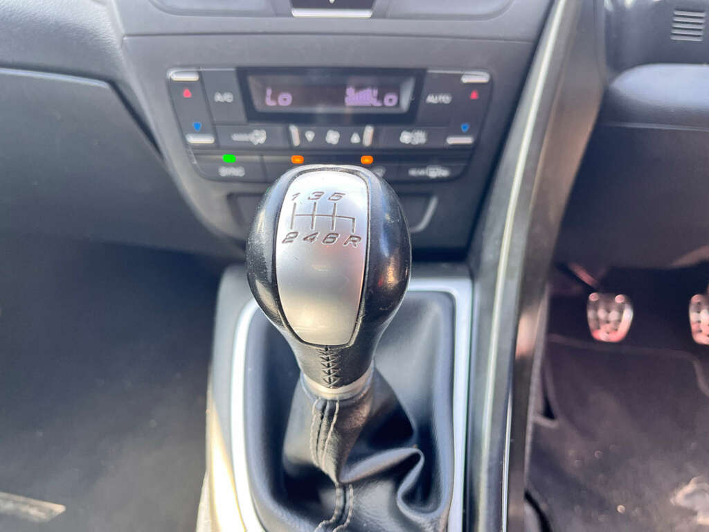 Honda Civic I-vtec Se Black #9