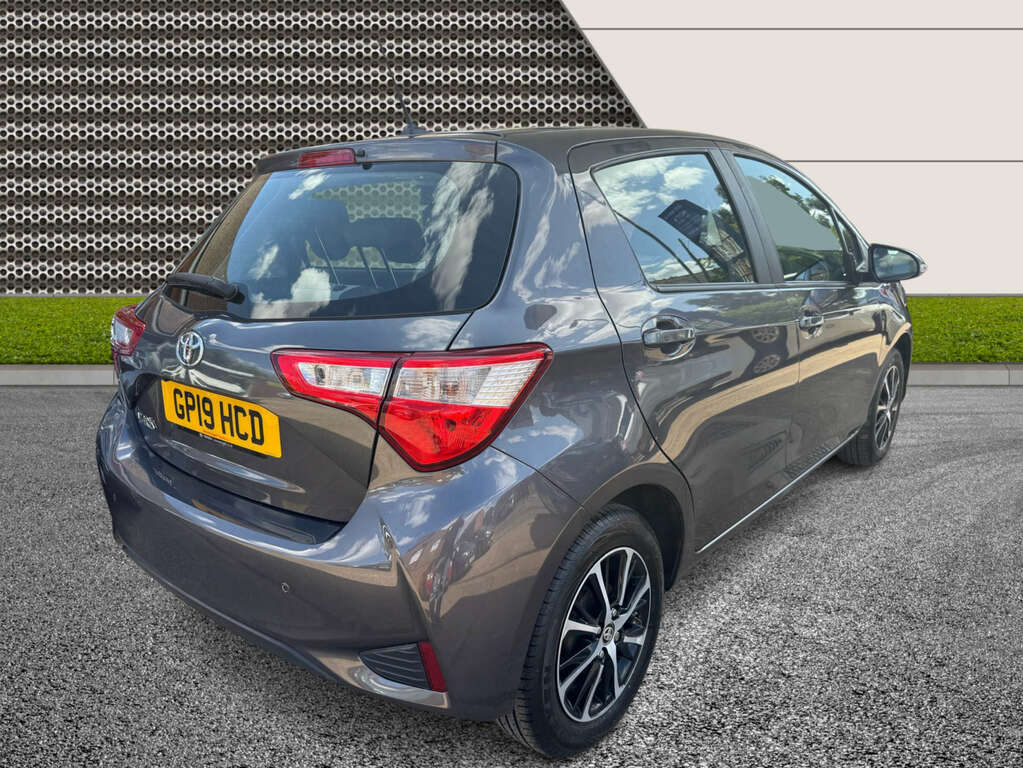 Toyota Yaris 1.5 Yaris Icon Tech Vvt-i Grey #2