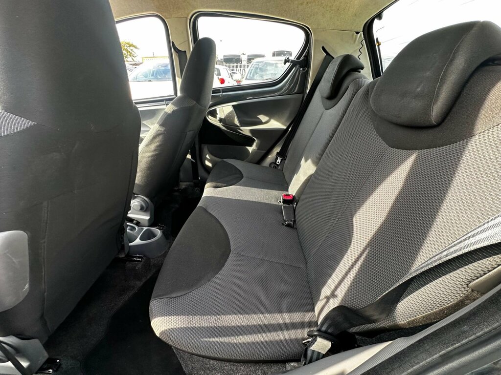 Toyota Aygo Hatchback Silver #20