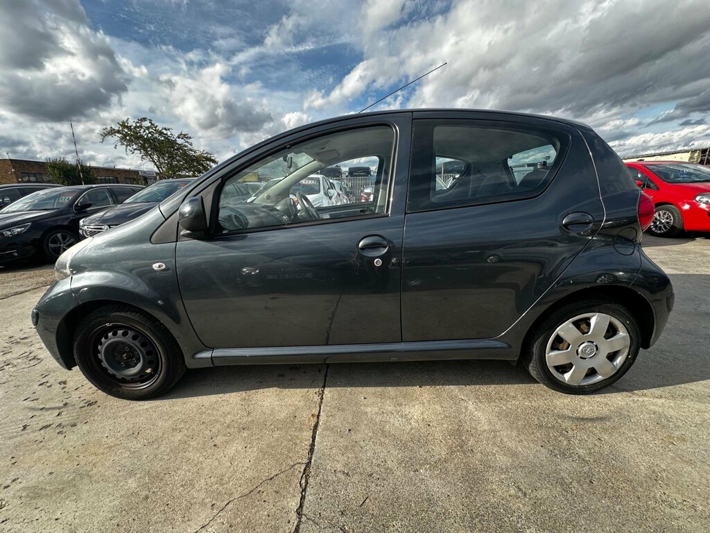 Toyota Aygo Hatchback Silver #8