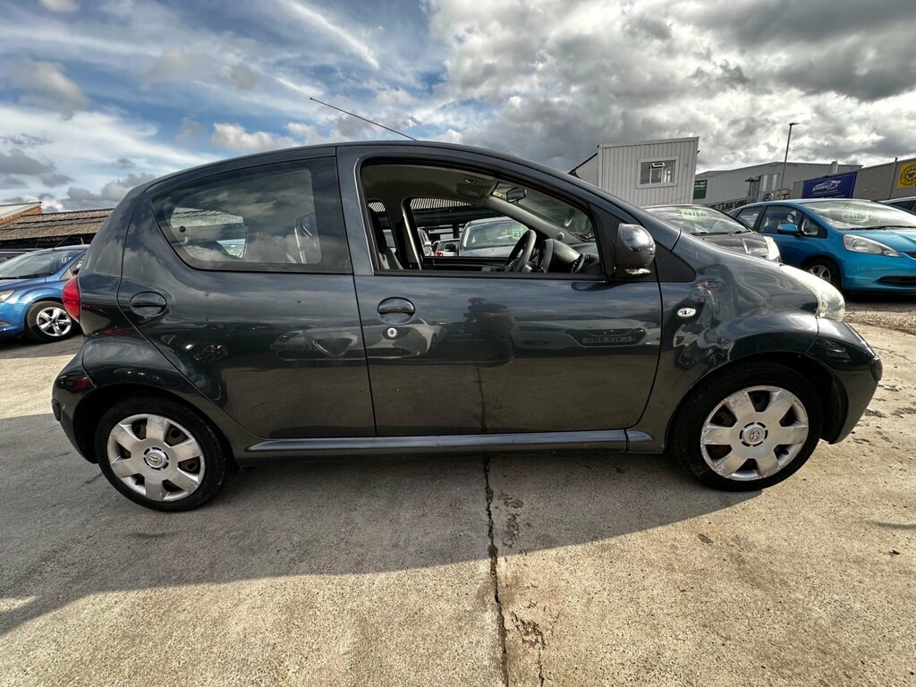 Toyota Aygo Hatchback Silver #7