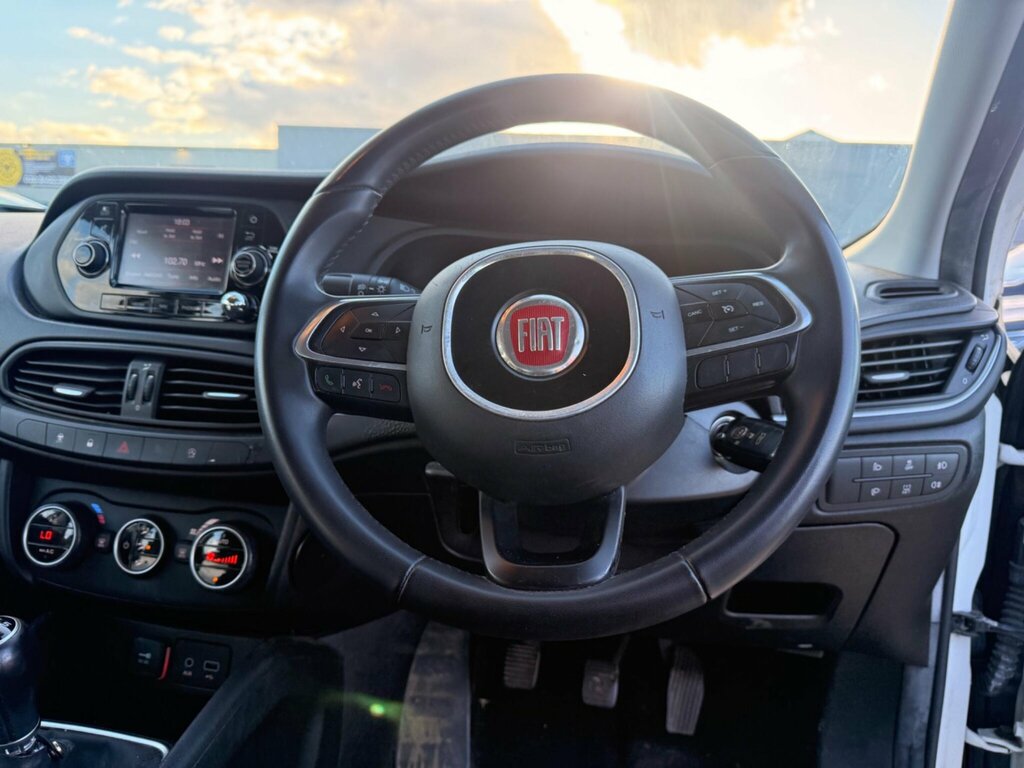 Fiat Tipo Hatchback 1.4 Mpi Easy Plus Euro 6 201666 Black #25
