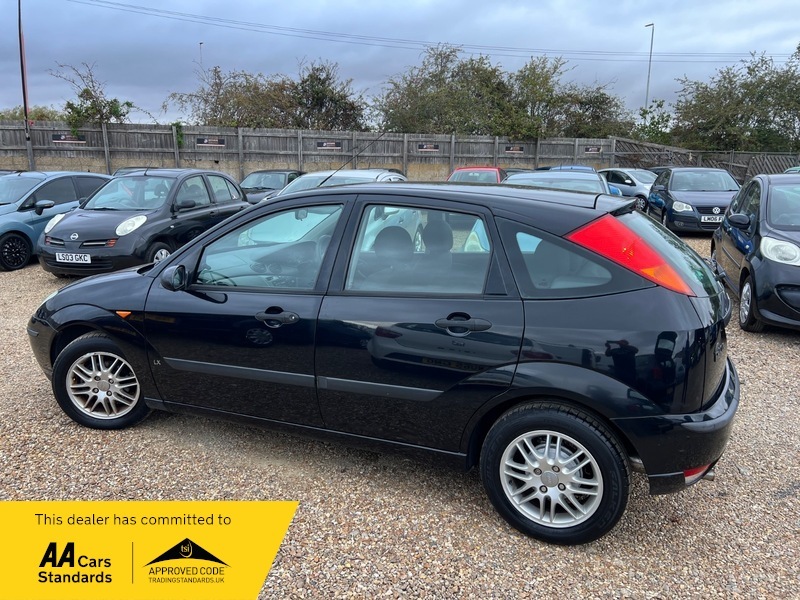 Ford Focus LX Black #5