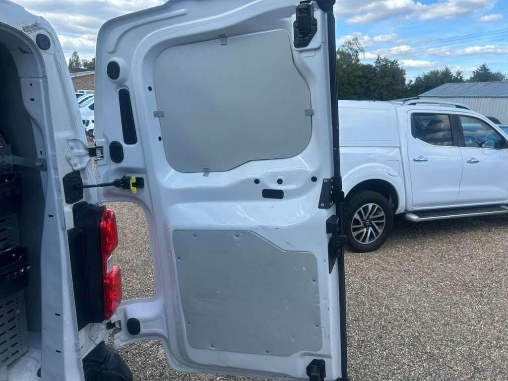 Toyota PROACE 2.0D Active Long Panel Van White #23