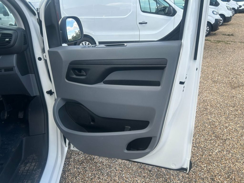 Toyota PROACE 2.0D Active Long Panel Van White #8