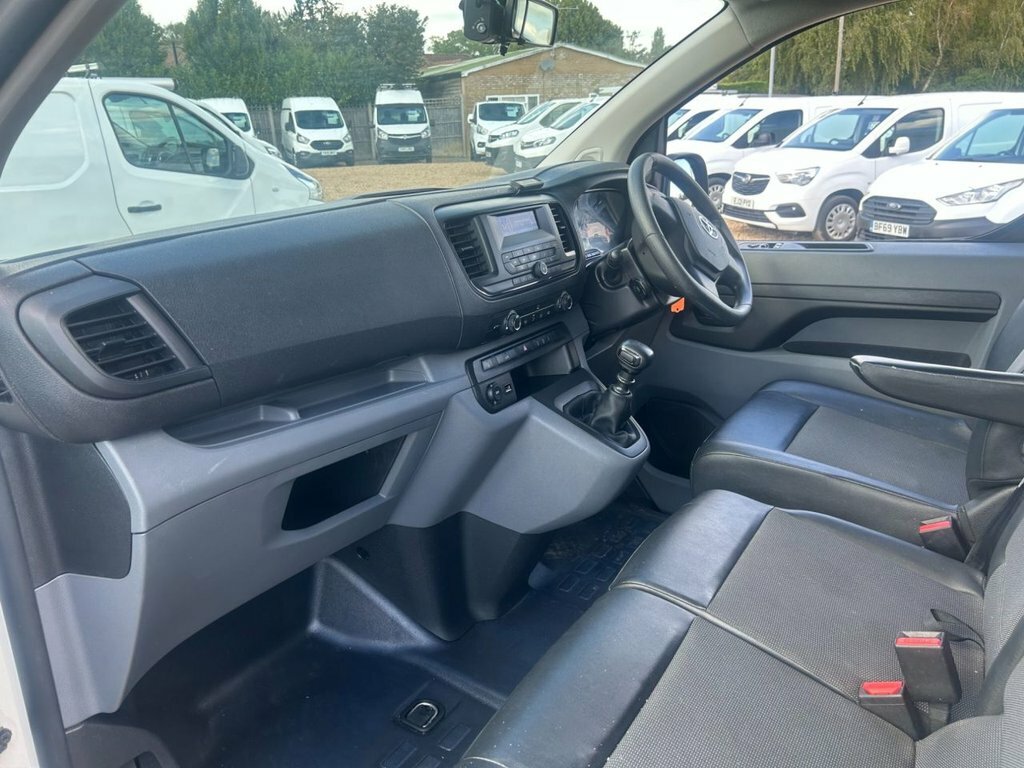 Toyota PROACE 2.0D Active Long Panel Van White #29
