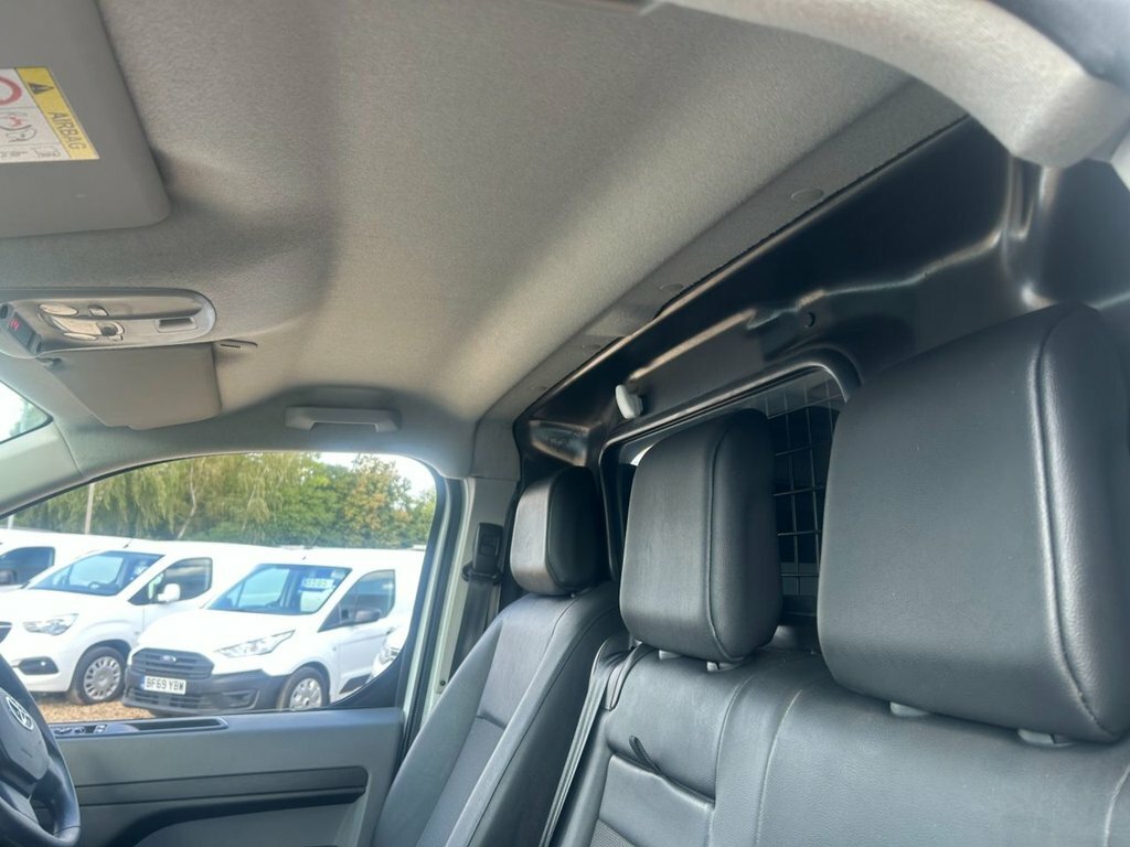 Toyota PROACE 2.0D Active Long Panel Van White #30