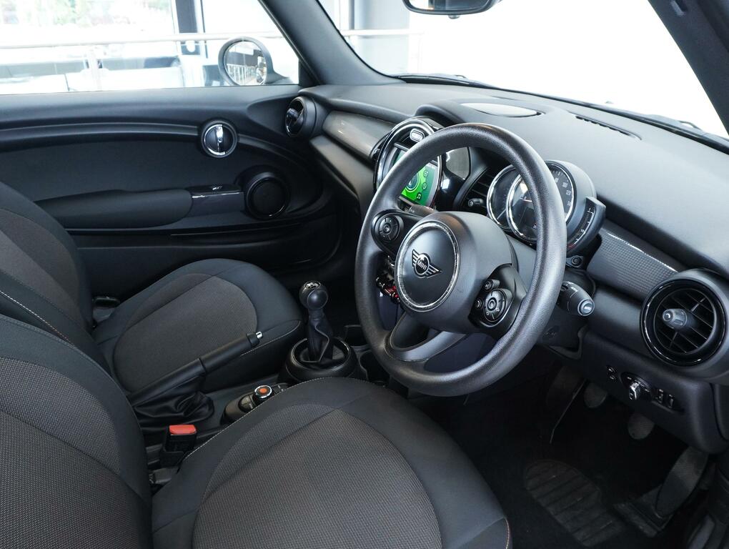 Mini Convertible 1.5 Cooper Classic Convertible E White #4