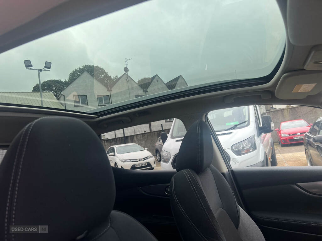 Nissan Qashqai Hatchback White #11