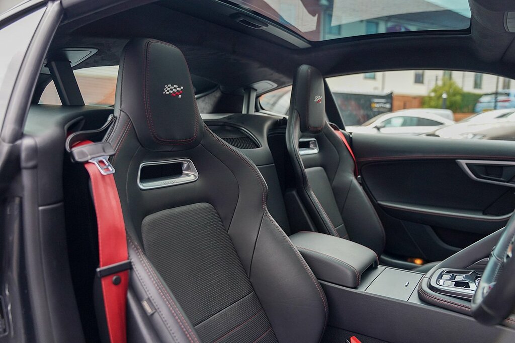 Jaguar F-Type 2L Chequered Flag Red #18