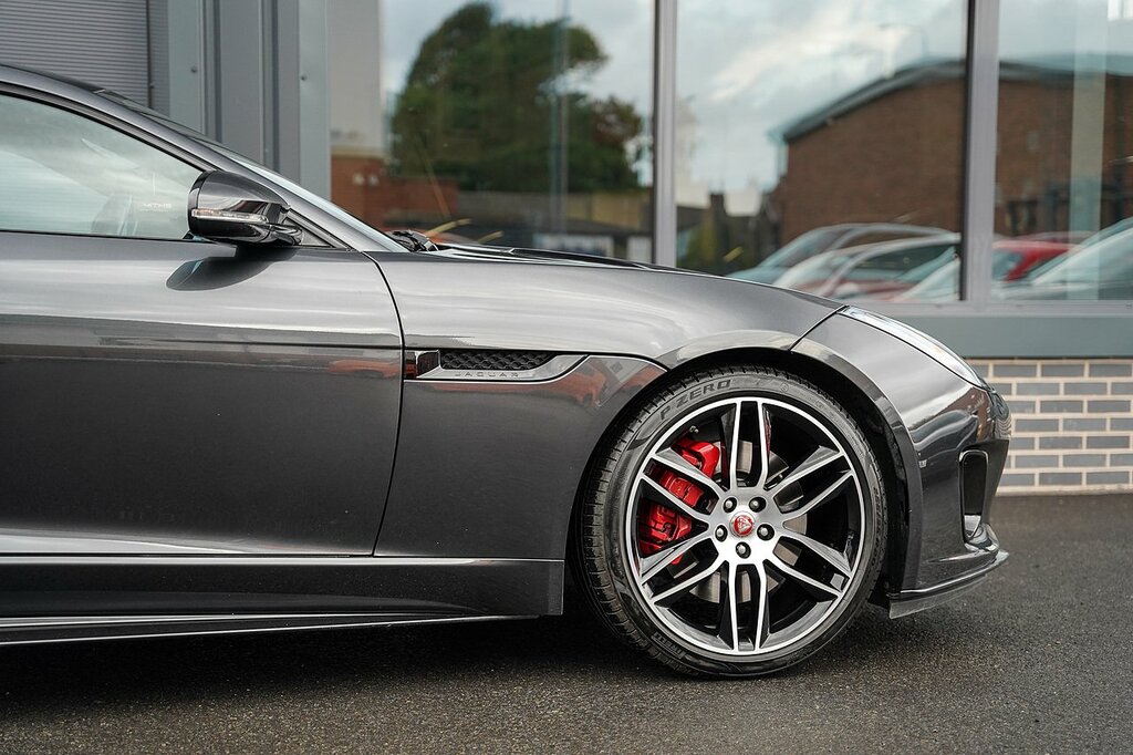 Jaguar F-Type 2L Chequered Flag Red #9