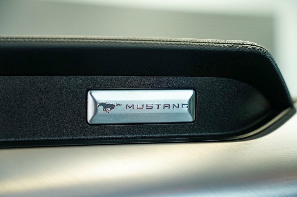 Ford Mustang 2.3 Ecoboost Custom Pack 2 Quad Tail Pipe Red #21