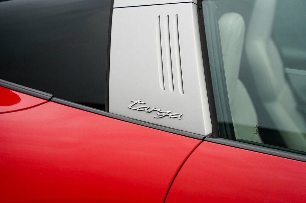 Porsche 911 Targa 4 Gts Grey #37