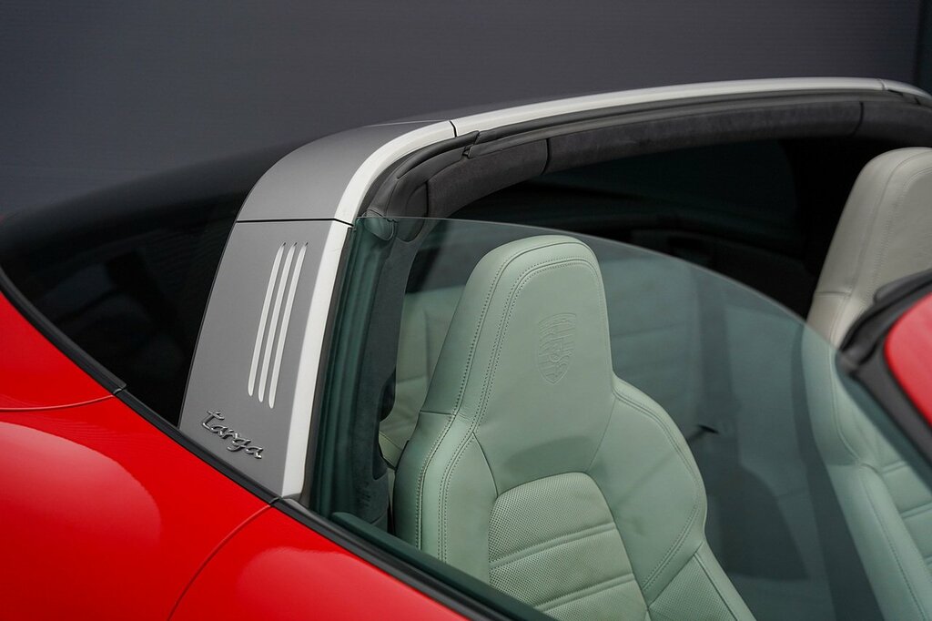 Porsche 911 Targa 4 Gts Grey #38