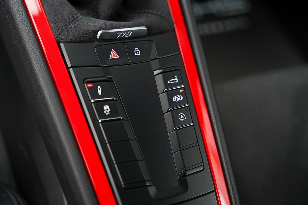 Porsche 718 Cayman Cayman Black #24